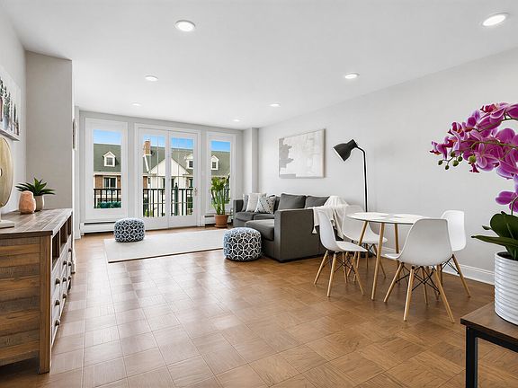 2nd image of 203 Shearwater Ct W APT 22