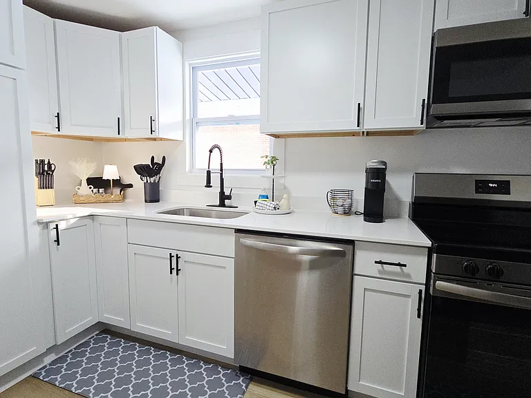 3209 Waltham Ave — Photo 6