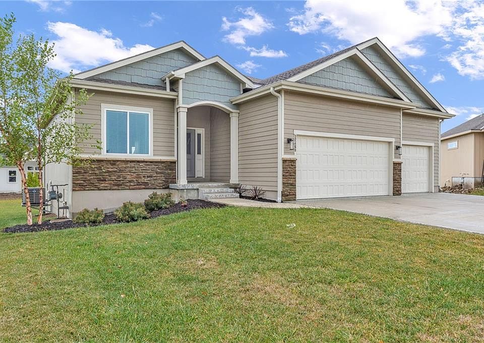 1st image of 32468 W 168th Ct