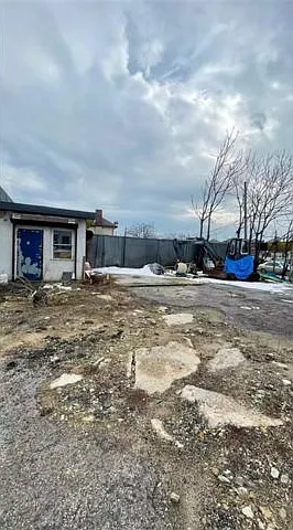 128 Kings Hwy — Photo 4