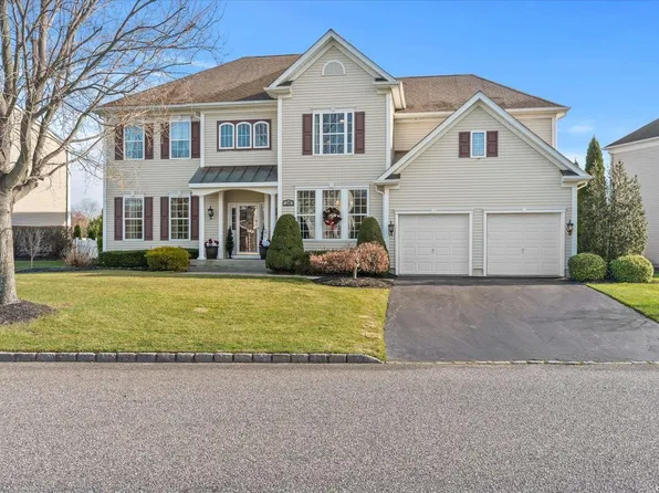 24 Pinehurst Drive, Mount Sinai, NY 11766