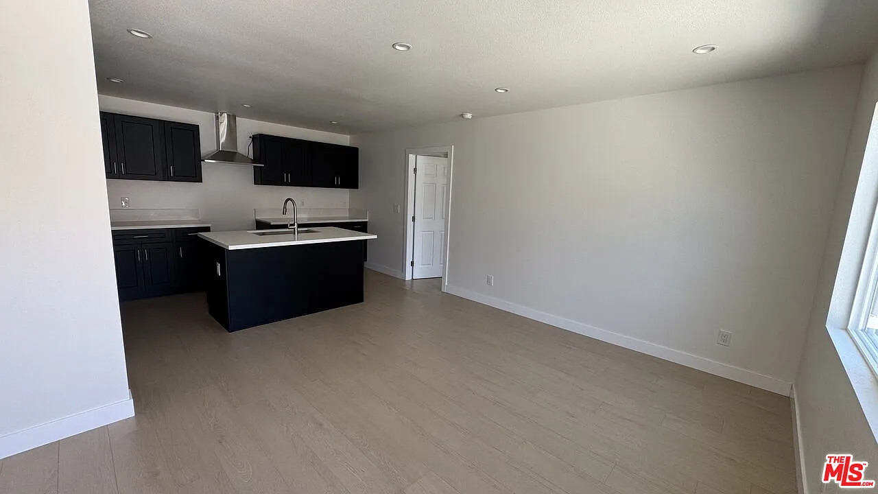 3 bed, 2.0 bath, 749 sqft, $3,600 — Photo 2