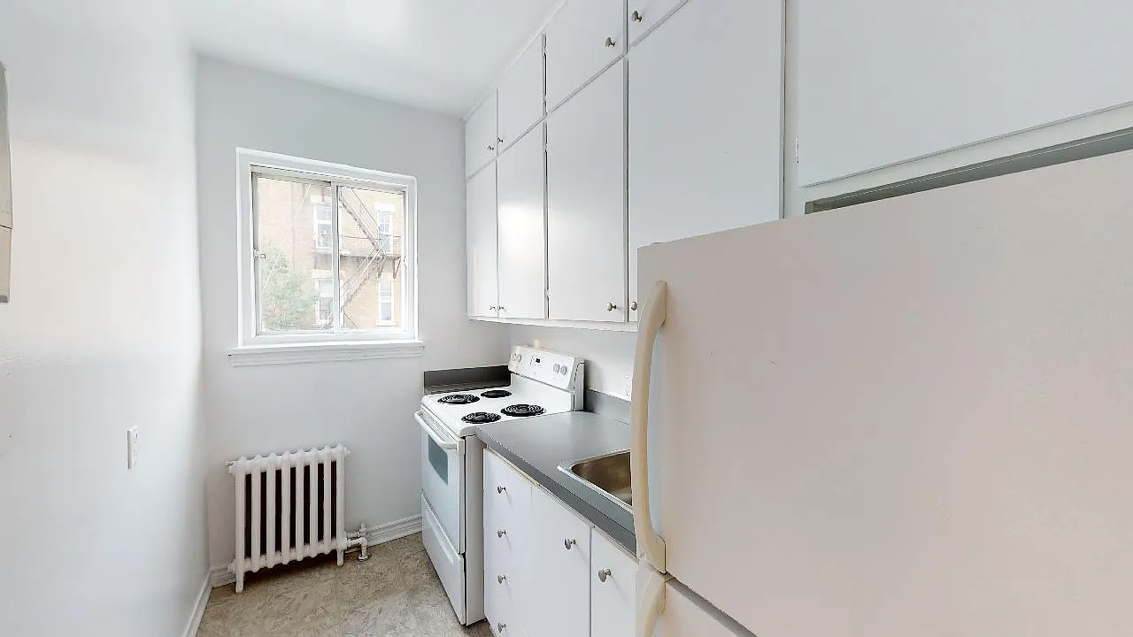 425 Elgin Street — Photo 4