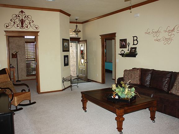 3rd image of 753 SW 157th St