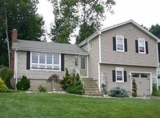11 Ridge Crest Cir, Wethersfield, CT 06109