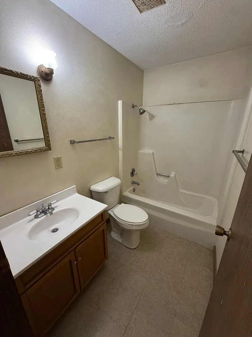 2 bedroom Townhome — Photo 4