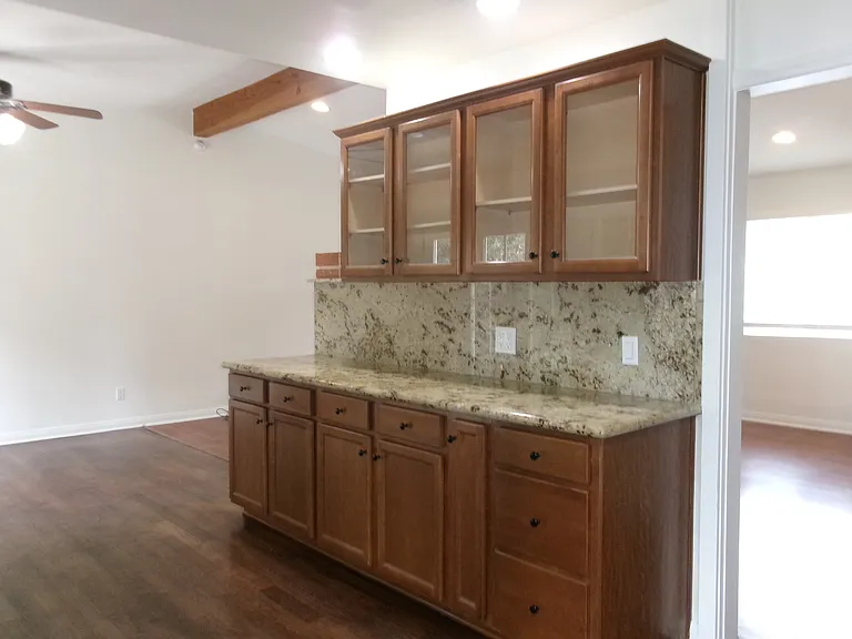 22942 Leadwell St — Photo 23