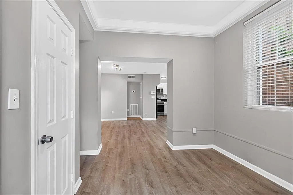 1 bed, 1.5 bath, 1703 sqft, $2,500 — Photo 2