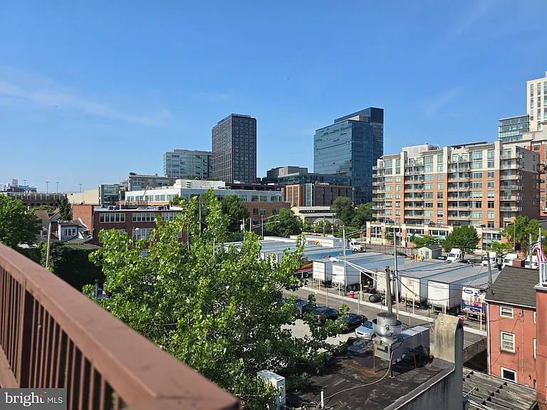 704 S Bond St — Photo 38