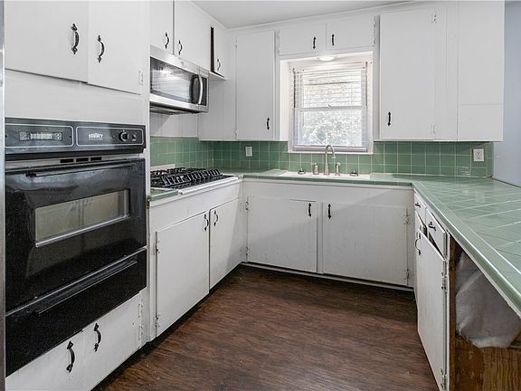 5th image of 100 Fleetwood St