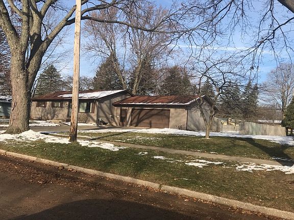 2nd image of 1801 Airfield Ln