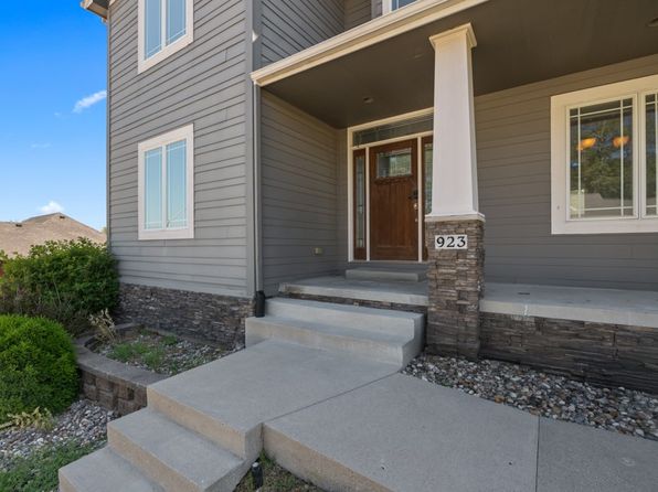 923 S 10th St, Adel, IA 50003