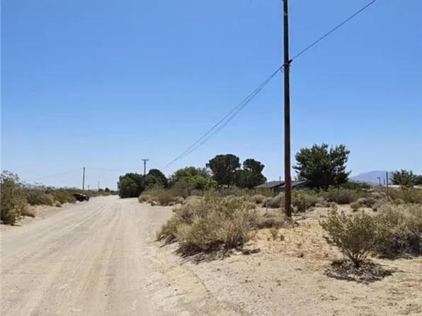 800 Desert View Rd, Lucerne Valley, CA 92356