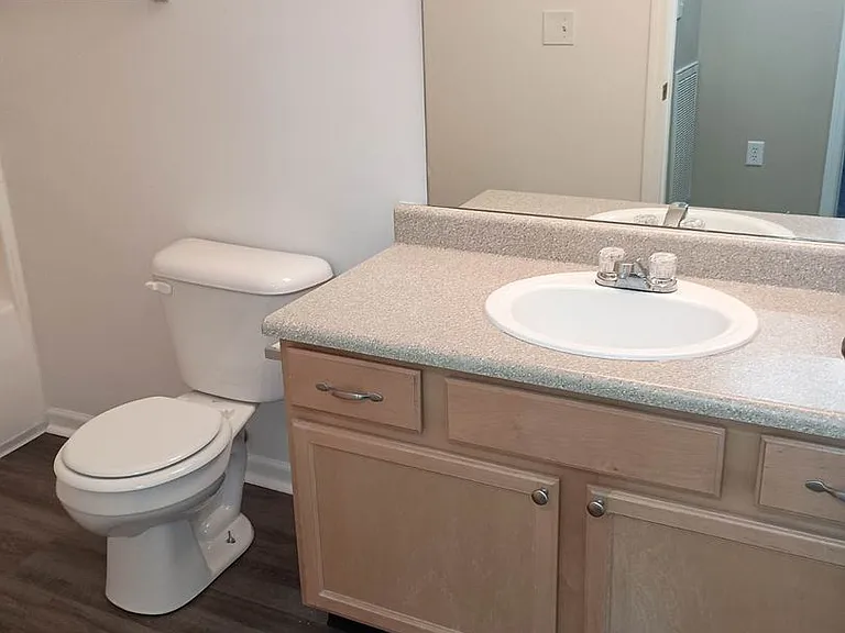 185 - COUNTRY VIEW APARTMENTS — Photo 17