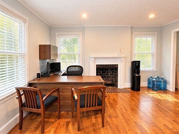 4th image of 3978 Clairmont Rd