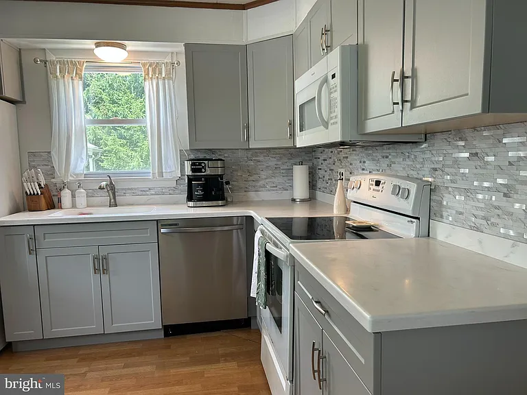 138 E Seven Stars Rd — Photo 6