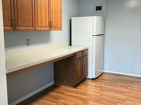 3rd image of 4800 Chevy Chase Dr APT 505