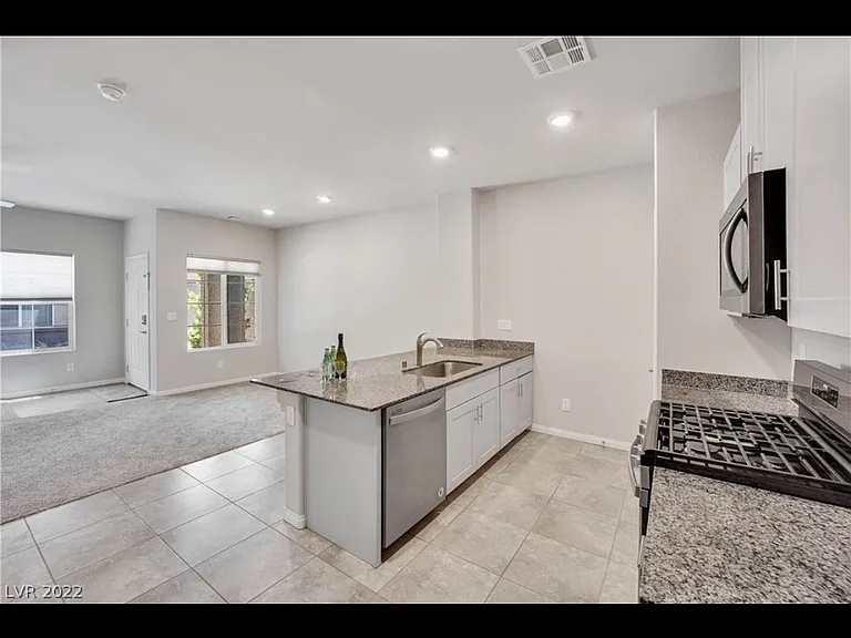 7447 Sunray Point St — Photo 5