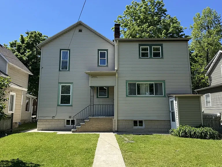807 Court St — Photo 3