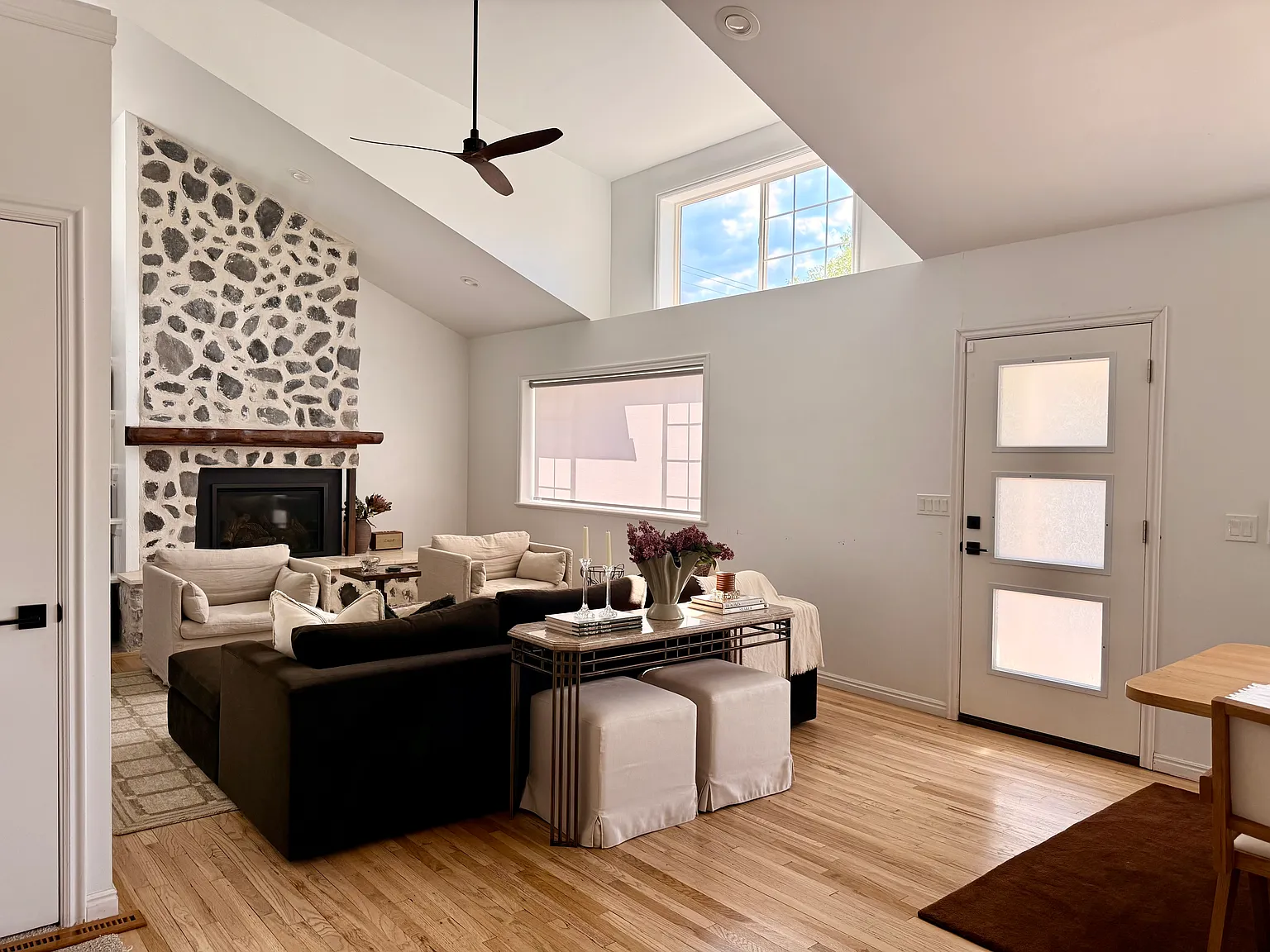 4 bed, 3.5 bath, 2490 sqft, $6,050 — Photo 3