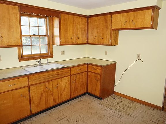 4th image of 4645 Christian Dr