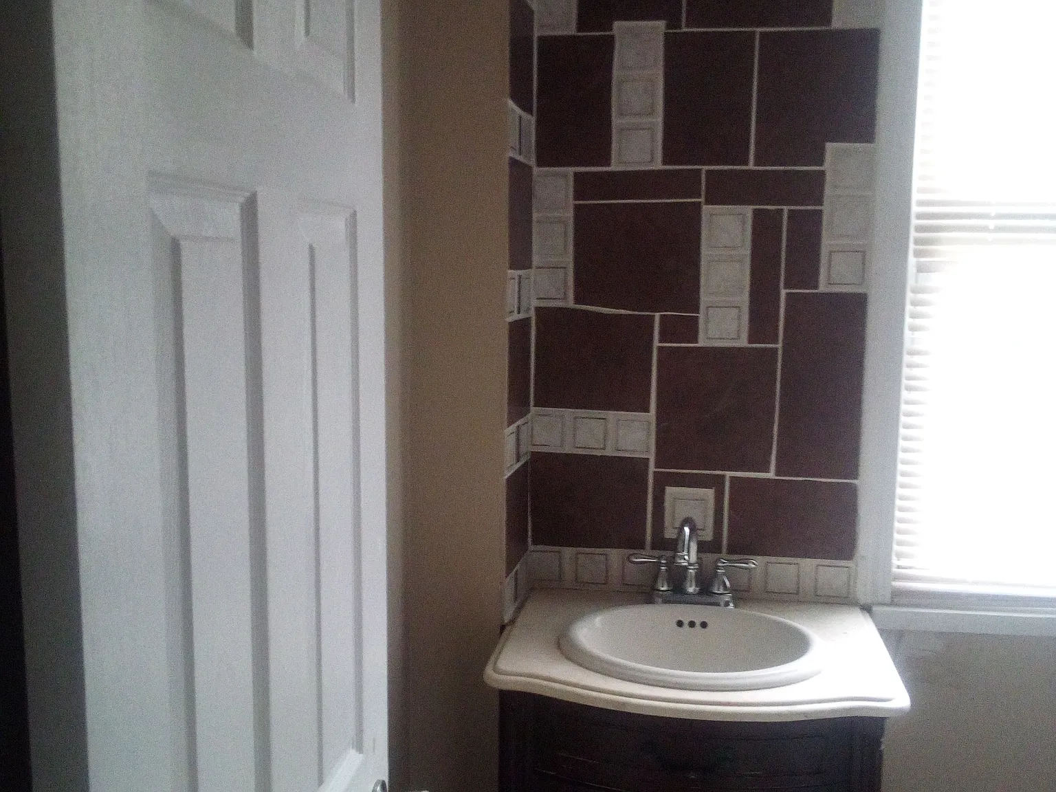 2 bed, 1.0 bath, 940 sqft, $1,660 — Photo 1