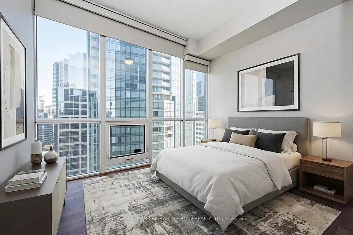 Building Photo - 126 Simcoe St #1507