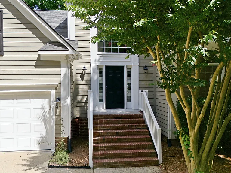 115 Lonebrook Dr — Photo 4