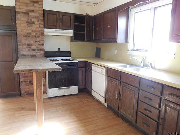 5th image of 51 Chestnut St