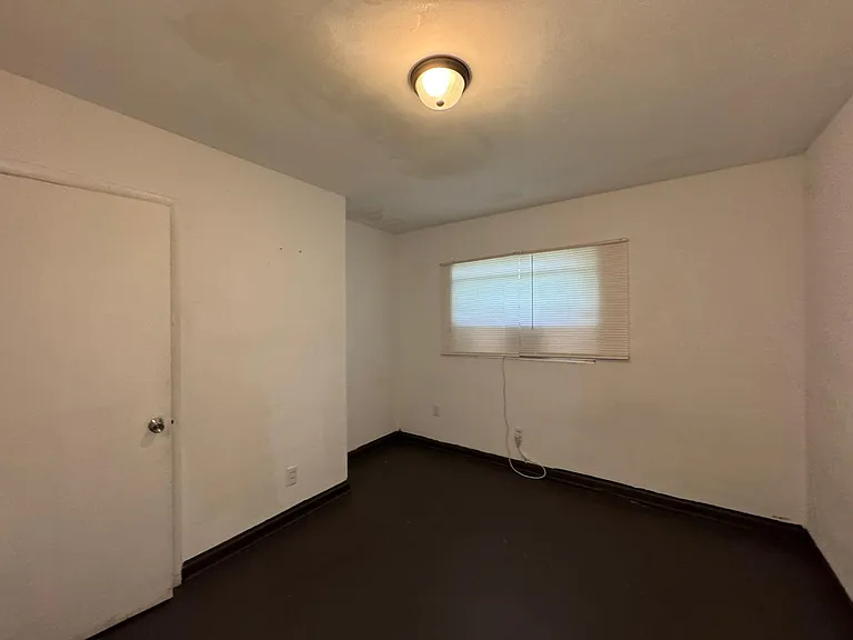 416 Sun Ct — Photo 51
