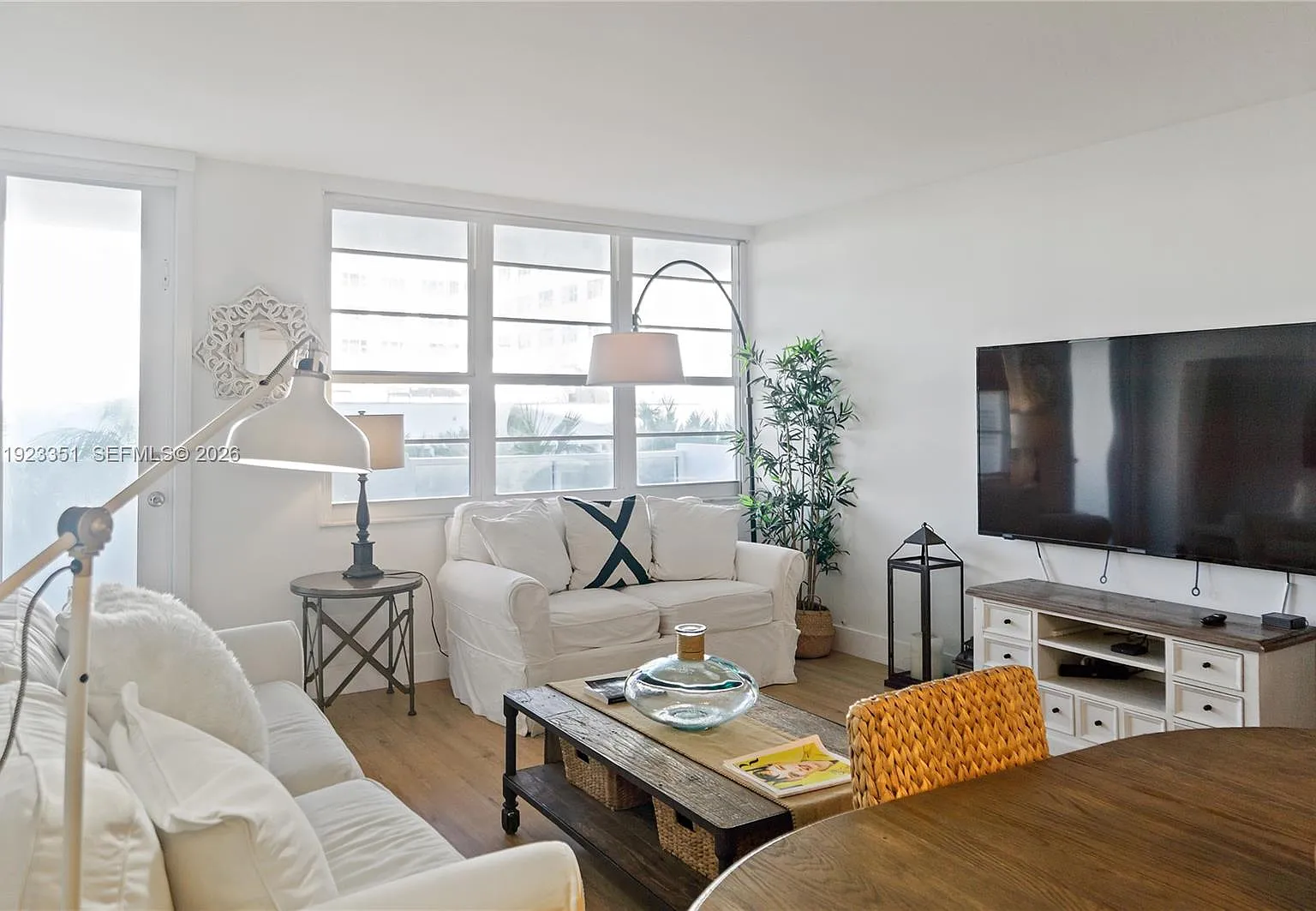 The Decoplage Condo — Photo 2