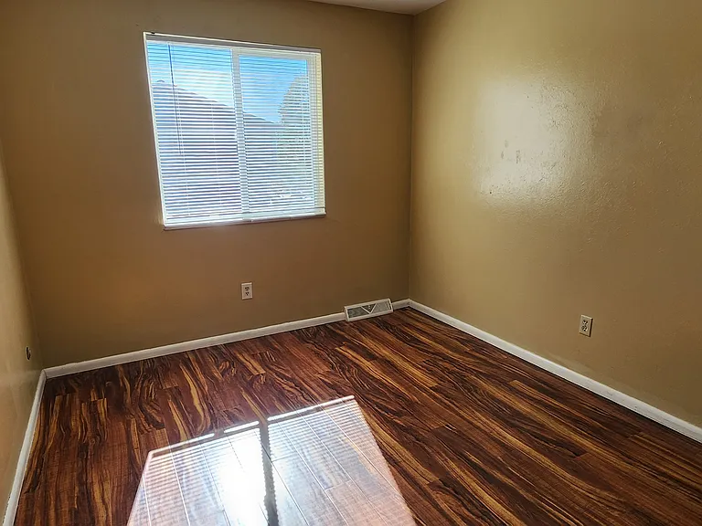 188 Paris Cir — Photo 15