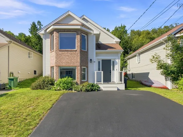 87 Royal Masts Way, Bedford, NS B4A 4B7