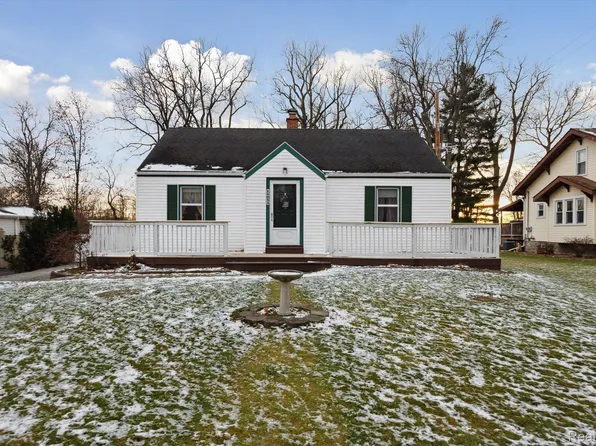 24053 Huron River Dr, Rockwood, MI 48173