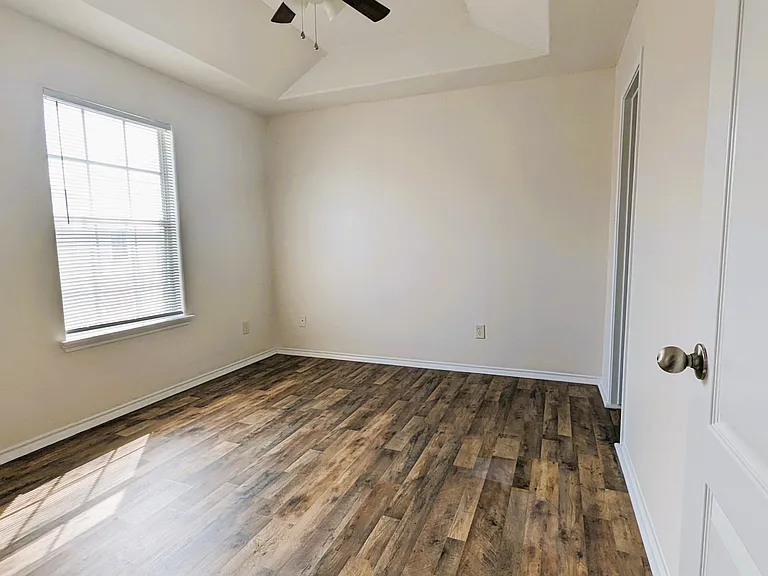 813 W Arroyo Park Ln #B — Photo 8