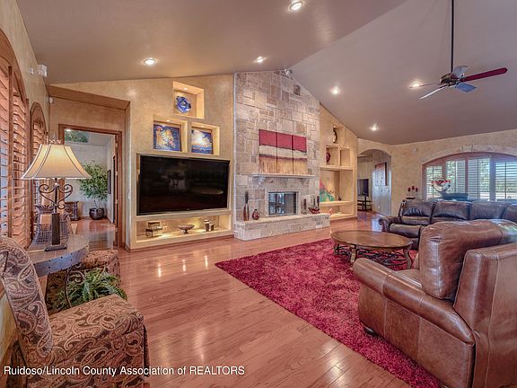 4th image of 212 El Camino Dr