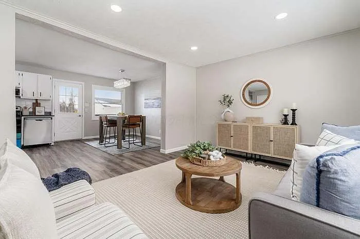 4 bed, 2112 sqft, $2,890 — Photo 3