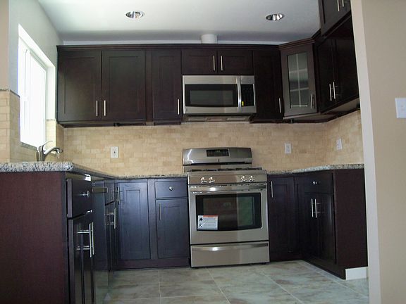 5th image of 208 Northshore Dr