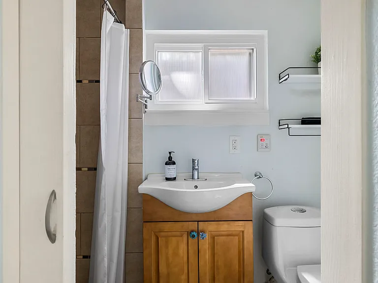 1015 Avondale Rd — Photo 45