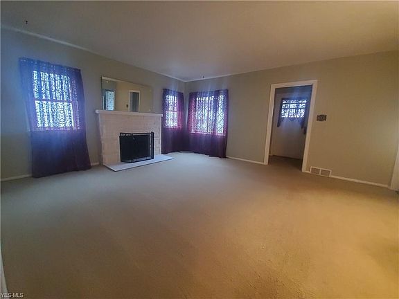 4th image of 1356 Prospect St