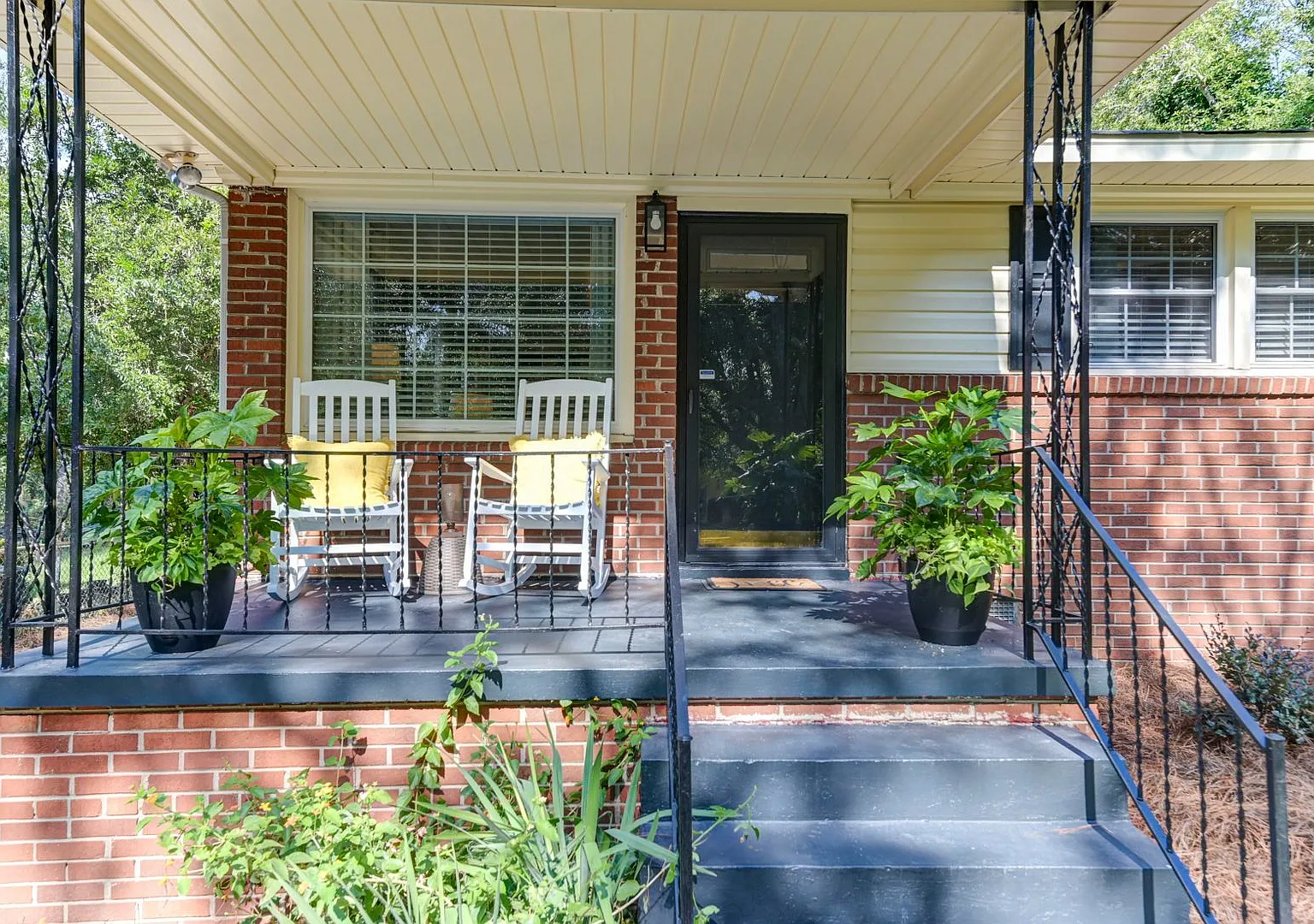 919 Huntington Avenue, Columbia, Sc 29205 3 Bed / 2 Bath Student Rental - Pre-Leasing For 2027-20... — Photo 4