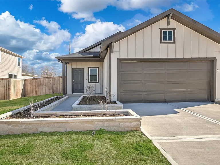 519 Louis Ln — Photo 2