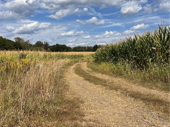 82 Mowry Rd, Clarksburg, PA 15725