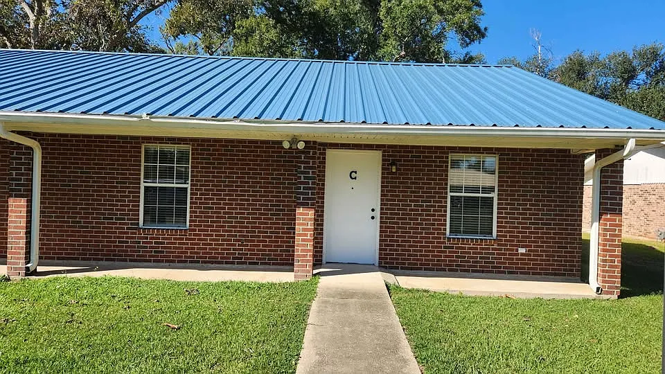 2 bed, 840 sqft, $950 — Photo 1