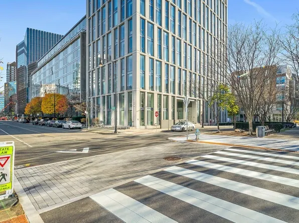 2 Earhart St Unit 907, Cambridge, MA 02141