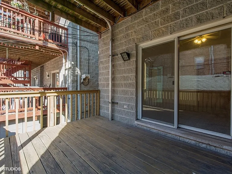 623 W Briar Pl #1 — Photo 12