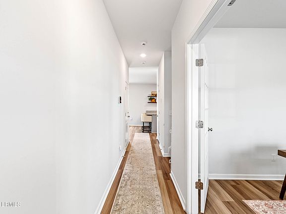 5th image of 58 Cedarwood Street