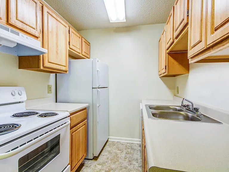 Berkshire Apartments — Photo 18