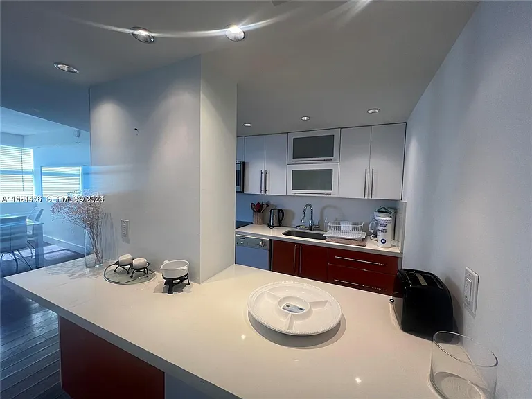 5313 Collins Ave #704 — Photo 6