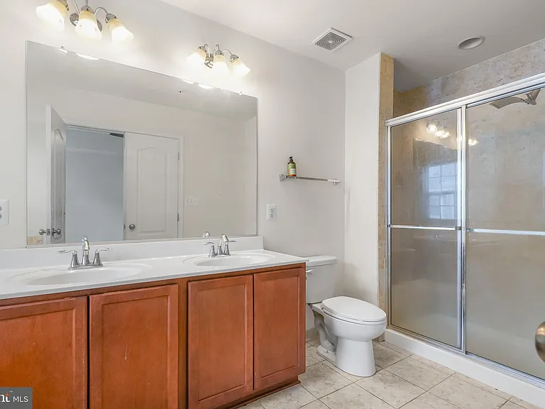 9624 Westerdale Dr — Photo 32
